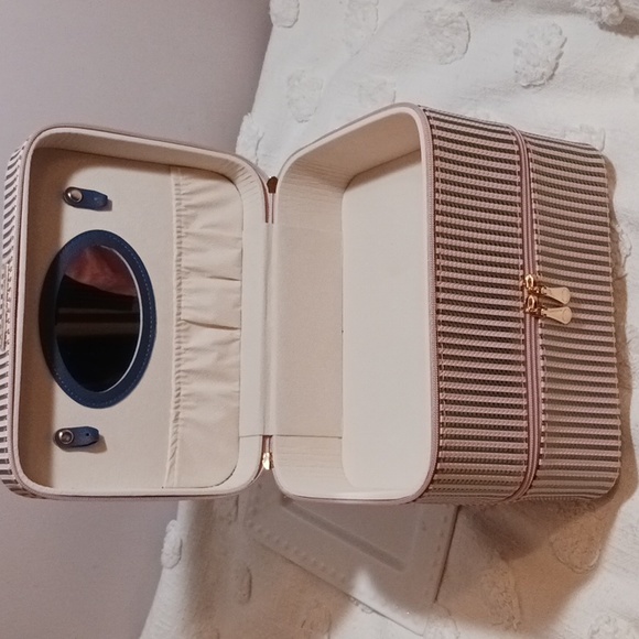 Gorgeous โ๏ธ Vince Camuto Jumbo Size Jewelry Box/Storage - Picture 8 of 8